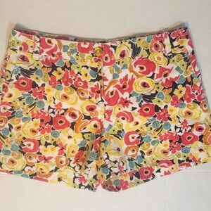 Loft flooring shorts size 4